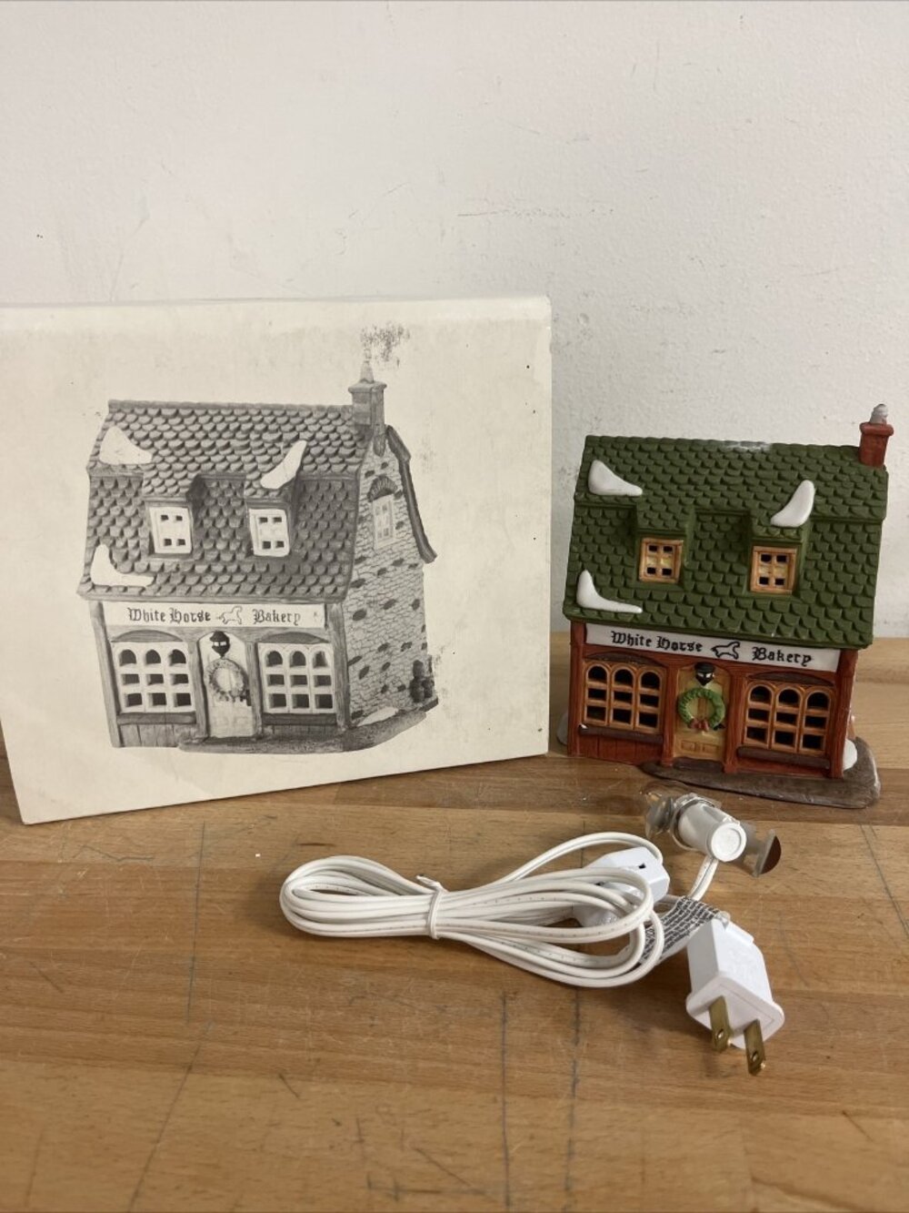 Dept 56 Dickens Village "WHITE HORSE BAKERY" 59269 With Light/In Original Box